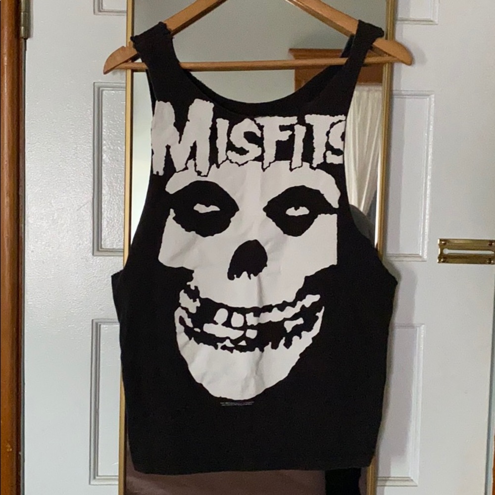 Misfits cutoff sleeve shirt